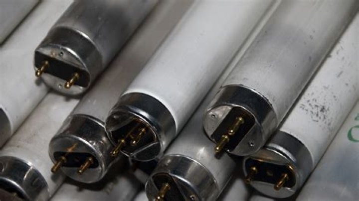 Do fluorescent bulbs go bad in storage